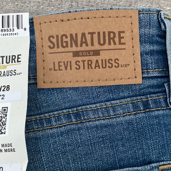 Levi Strauss Mid Rise Cuffed jean shorts Size 28/6. NWT - Picture 5 of 10